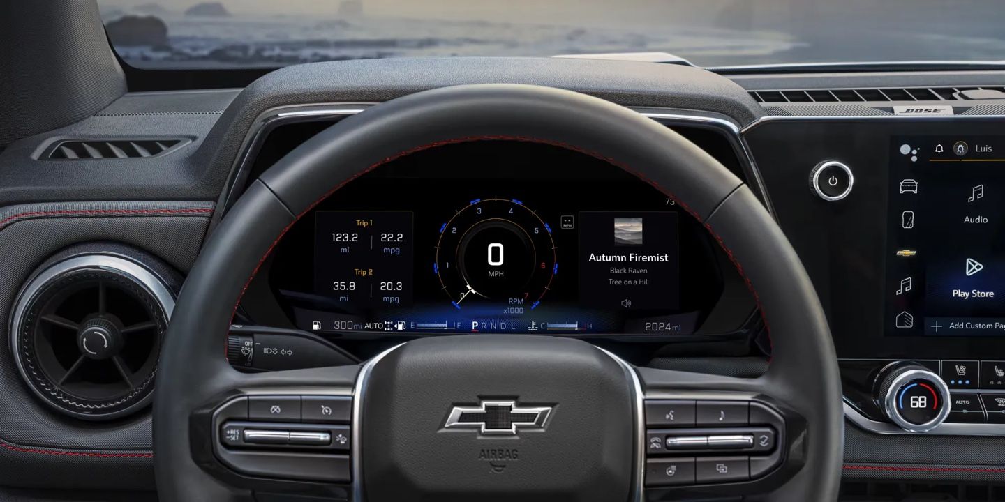 Tableau de bord numérique du Chevrolet Colorado 2026 avec écran central et instrumentation moderne.