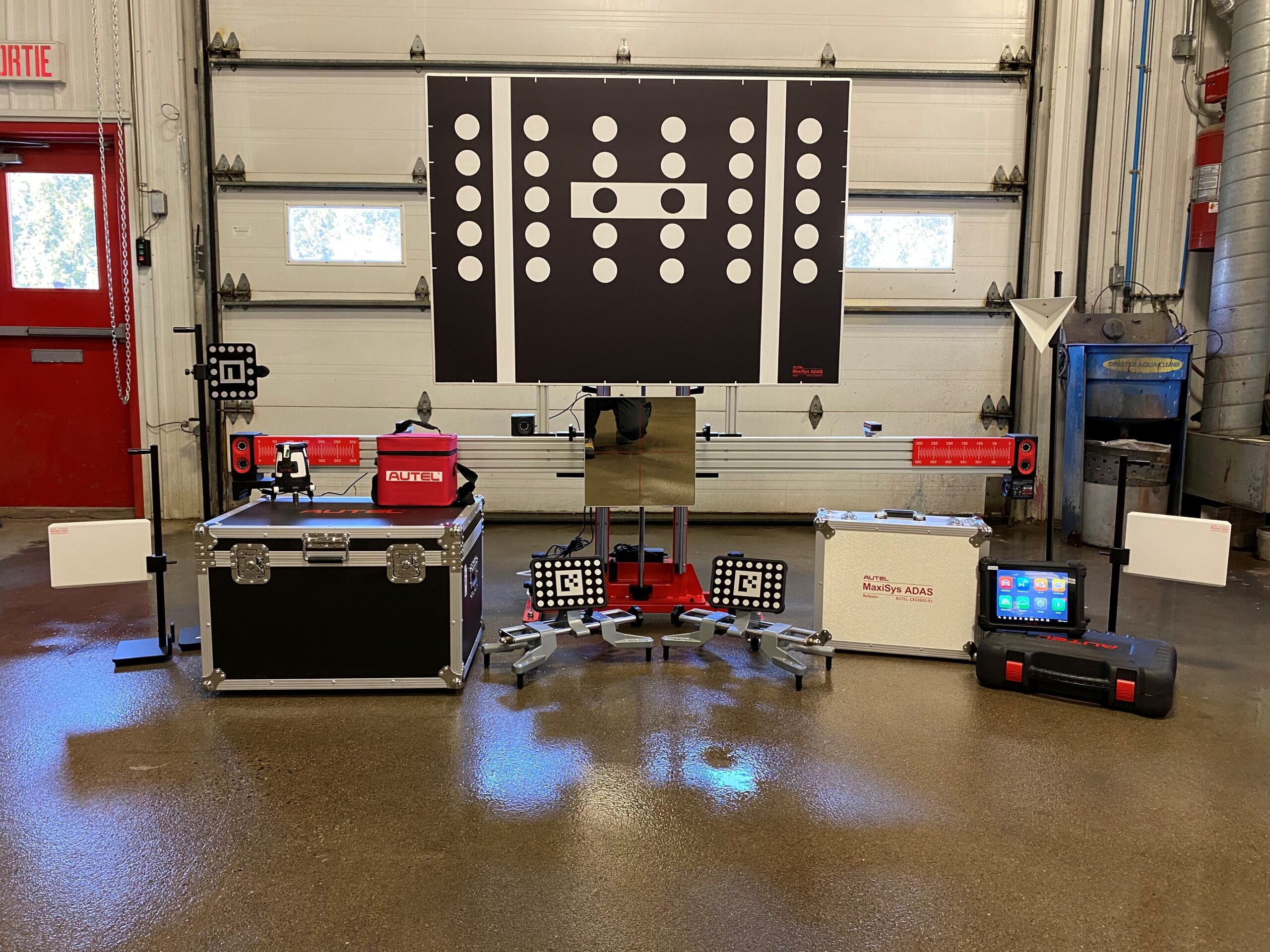 Specialized equipment at Carrosserie Mont-Laurier