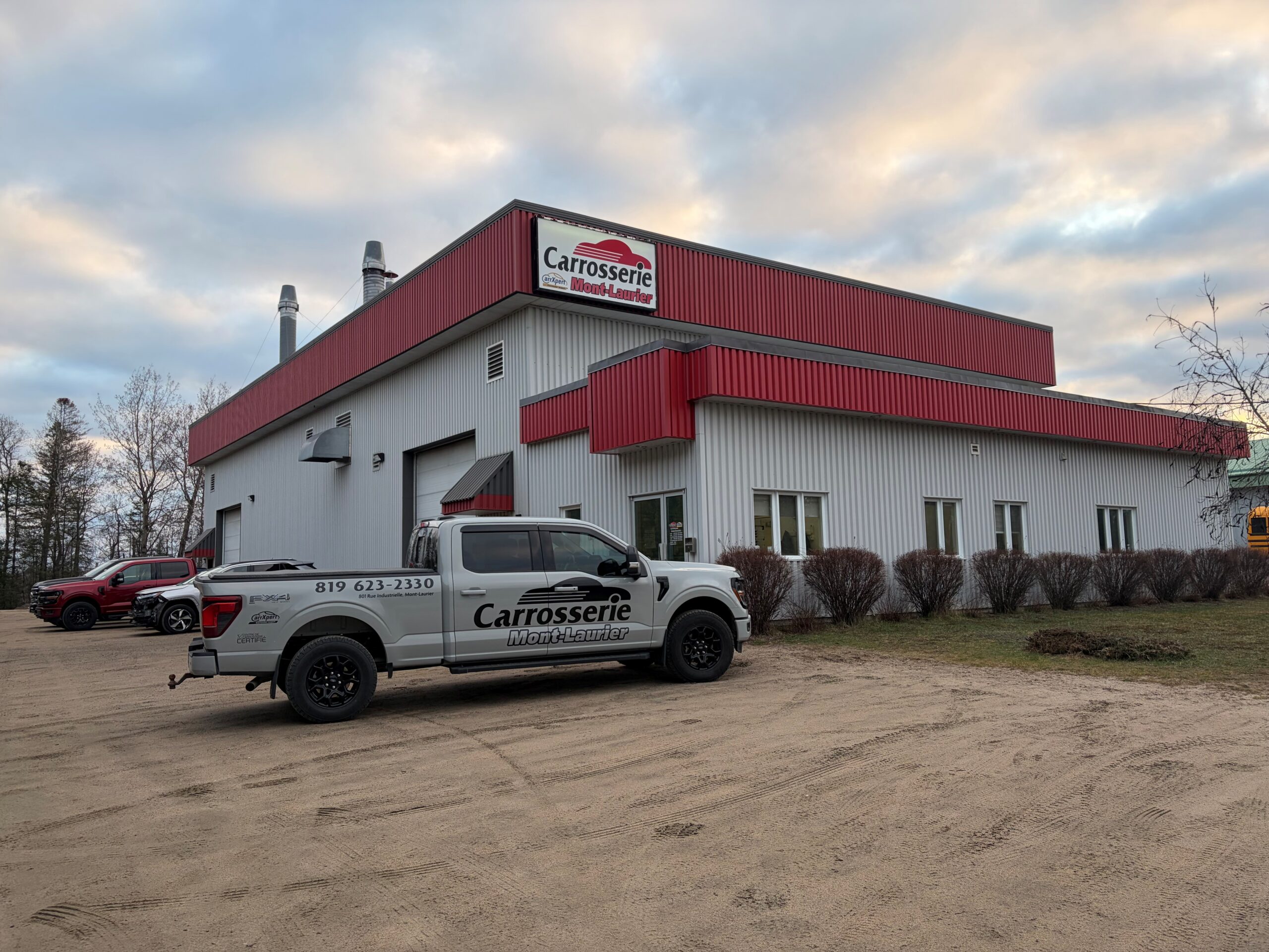 Carrosserie Mont-Laurier body shop
