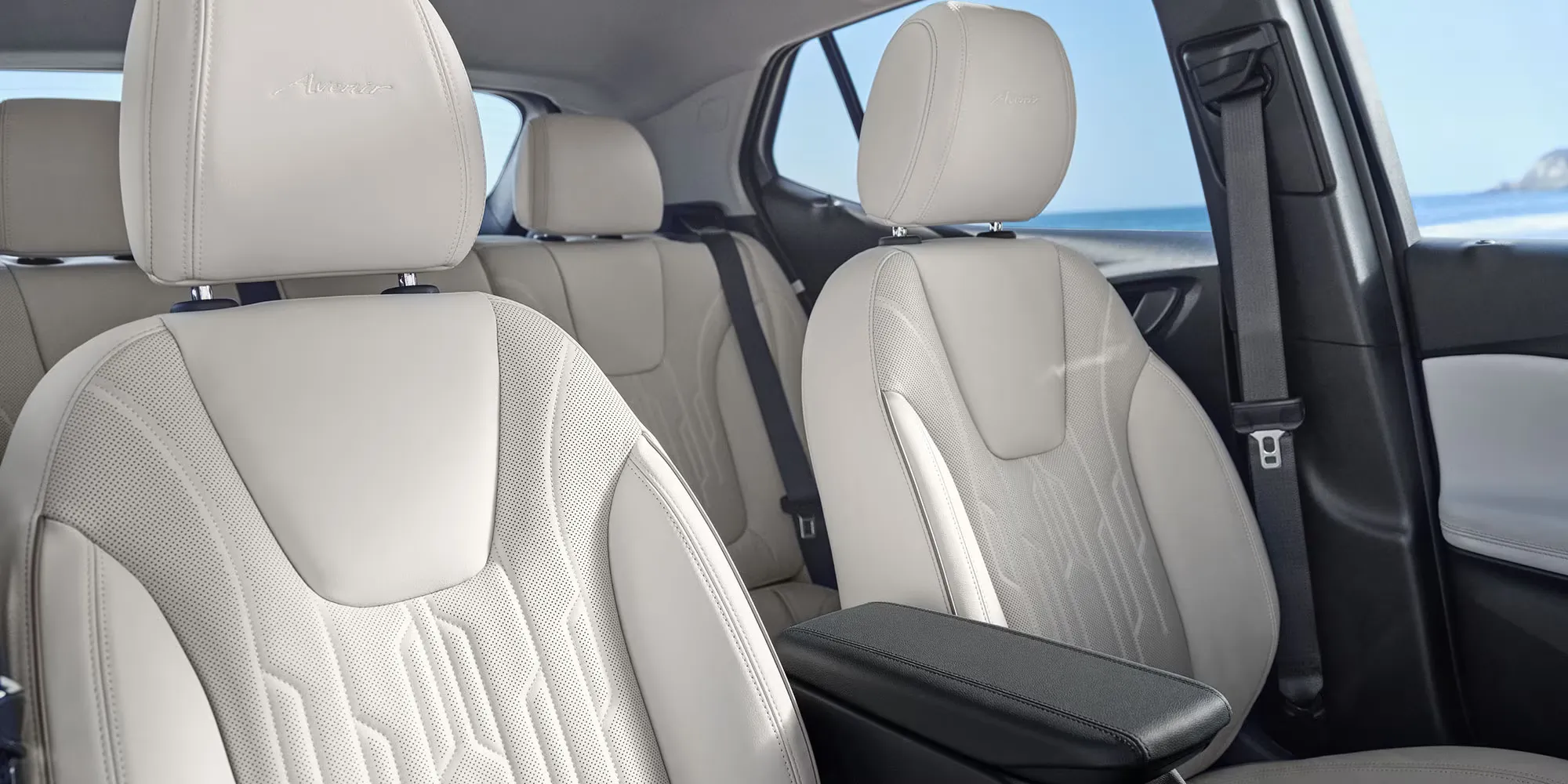 Sièges en cuir clair de l’habitacle du Buick Encore GX Avenir 2026.