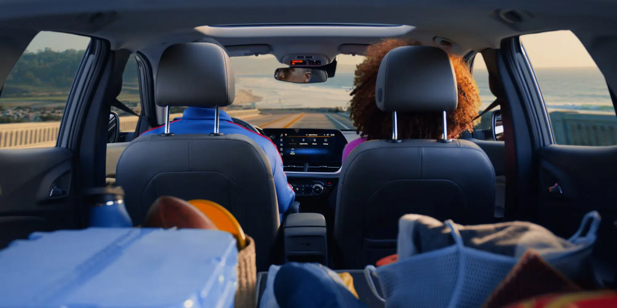 vue de l'habitacle et du coffre chargé d'un Chevrolet Trax 2026